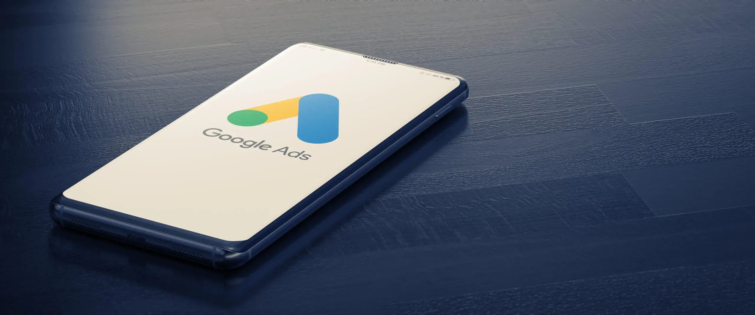 Smartphone con logo de Google Ads